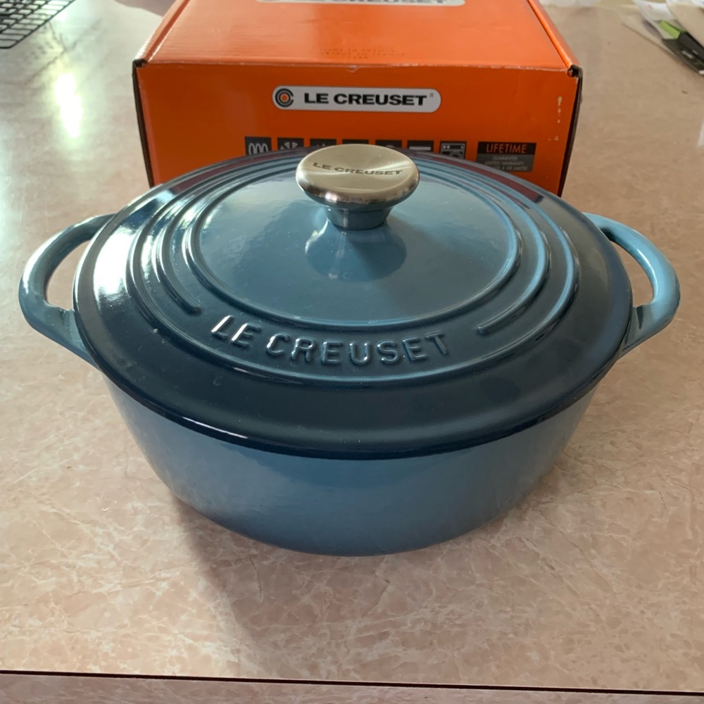 Le Creuset 2 3/4 Qt Dutch Oven (Round)